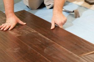 IMAGEN DE COMO COLOCAR PARQUET DE MADERA / how to install parquet flooring