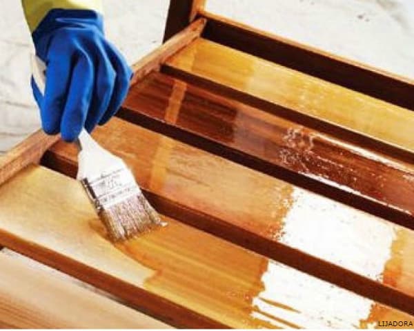HOW TO VARNISH WOOD ?
