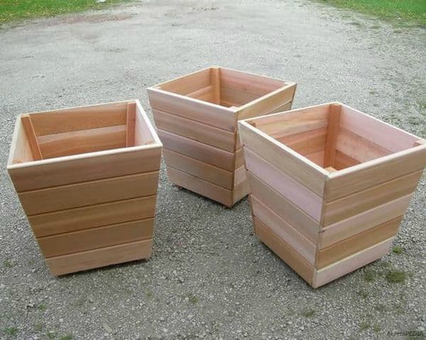 HOW TO MAKE A WOODEN PLANTER ?