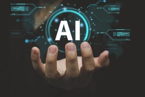 Una mano extendida sosteniendo un símbolo de inteligencia artificial con gráficos digitales alrededor.