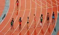 IMAGEN DE MEDIDAS DE LA PISTA DE ATLETISMO / ATHLETIC TRACK DIMENSIONS IMAGE