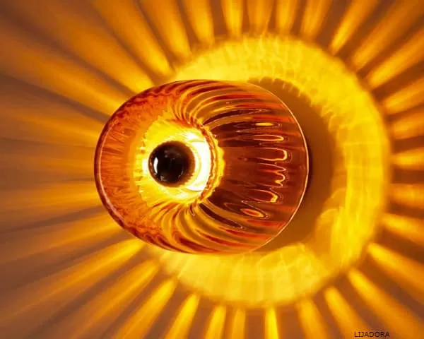 AMBER COLOR: Types, Psychology and Meaning